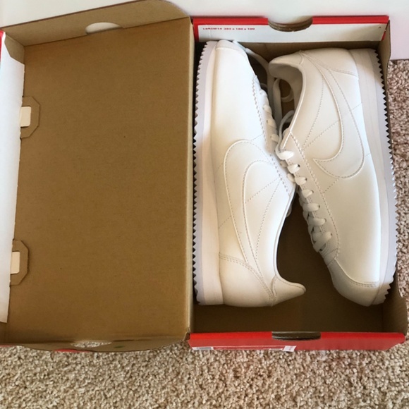 NIKE SNEAKERS - Picture 2 of 9